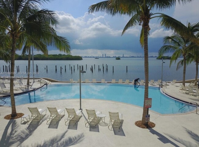 Foto del edificio - 700 NE 63rd St