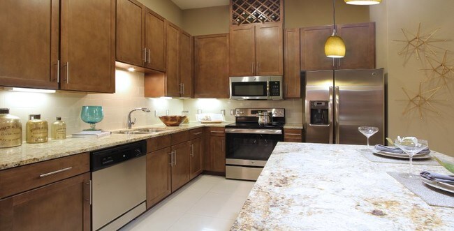 Foto del edificio - Impeccable Attention To Detail, 10ft Ceili...