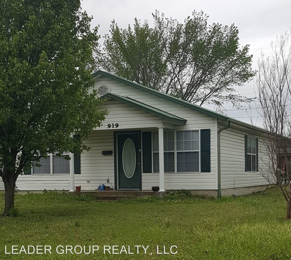 2 Br 2 Bath House 919 E Delaware House For Rent In Mcalester Ok Apartments Com