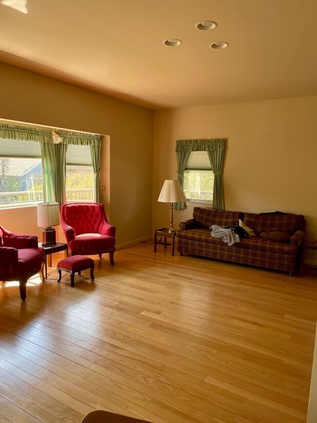 Building Photo - Large Home with RV access located in Auburn