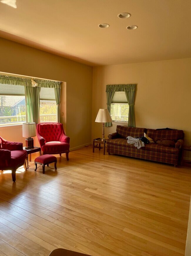 Foto del edificio - Large Home with RV access located in Auburn
