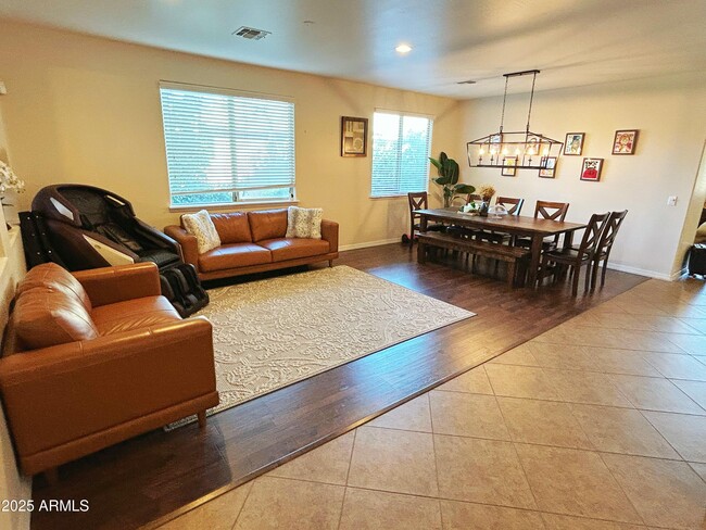 Building Photo - 702 W San Carlos Way