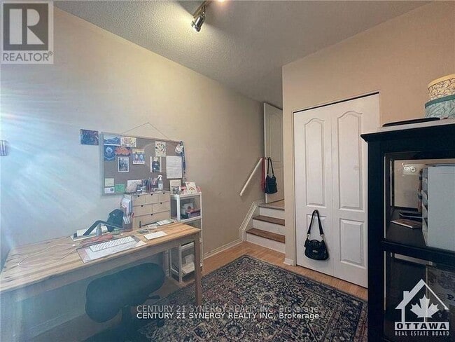 Building Photo - 450 MacLaren St