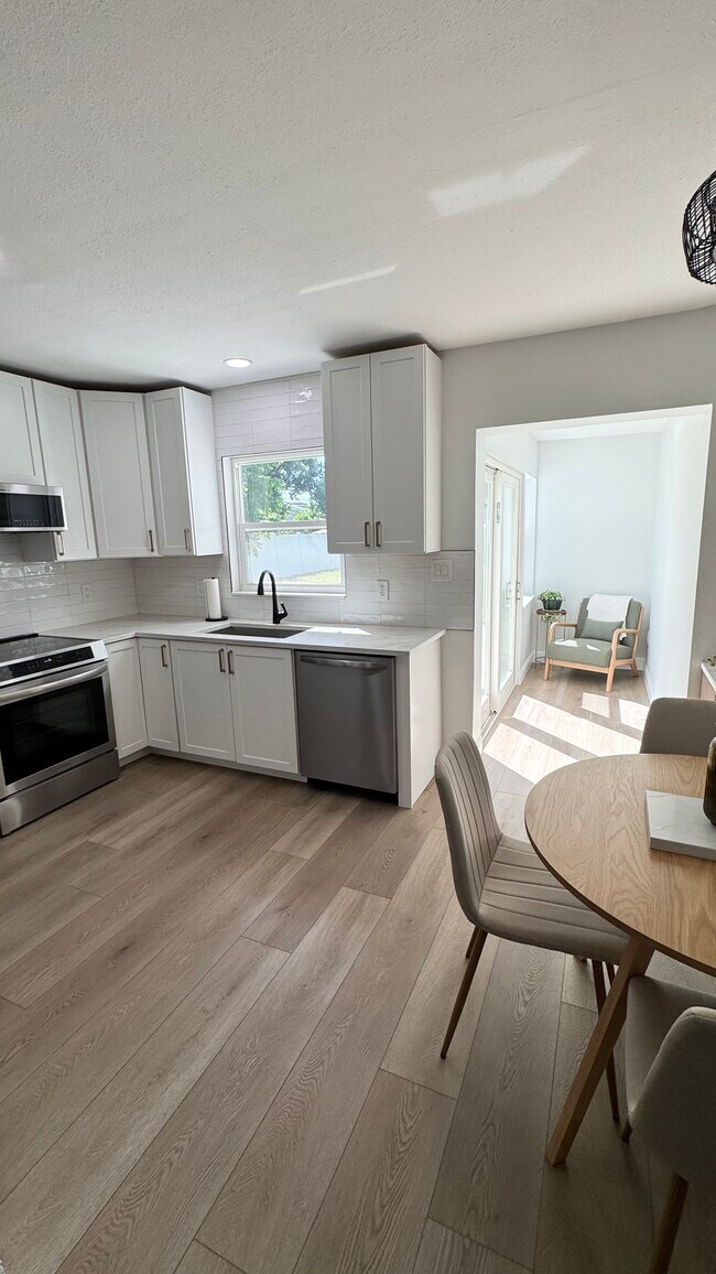 Building Photo - 2936 27th Ave N