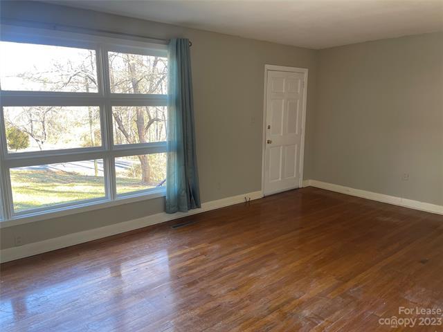 Foto del edificio - 634 23rd St Cir NE