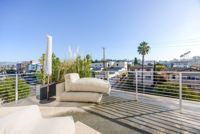 Foto del edificio - 611 N Virgil Ave