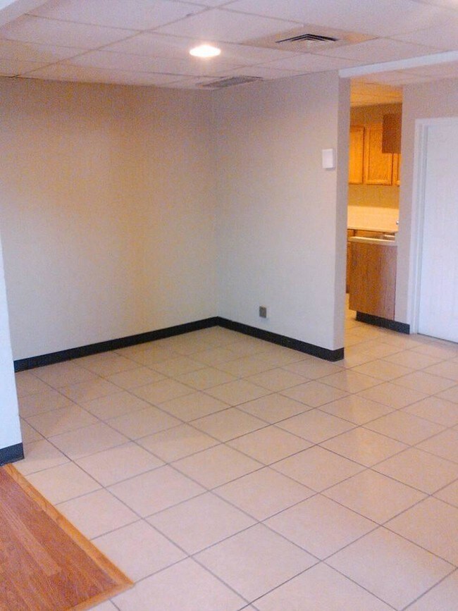 Building Photo - 1824 Buena Vista Dr SE