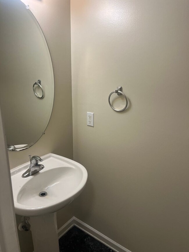 Foto del edificio - Available now. Grat 3BR/2.5 BA Townhome in Oak Bluff!