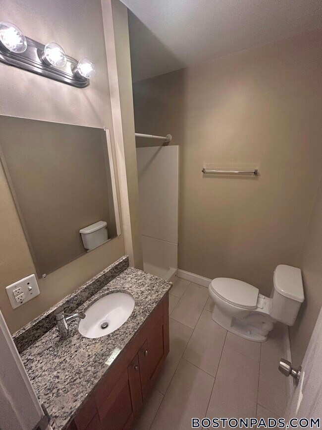 Building Photo - 76 Egmont St