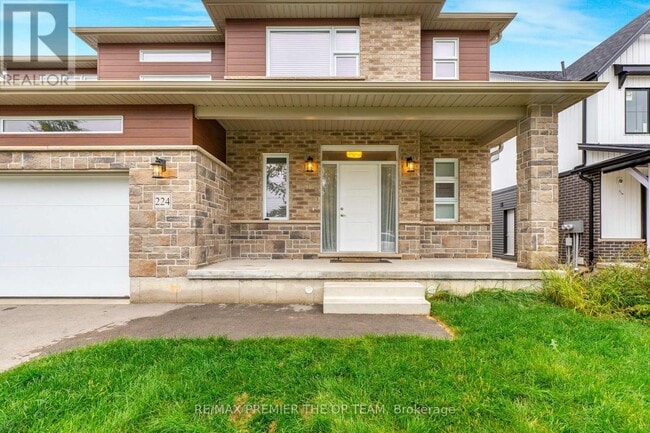 Building Photo - 224 St George St