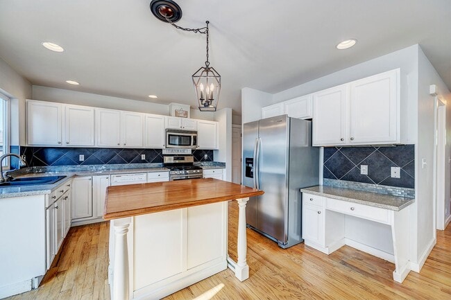 Building Photo - Monroe two story, three bed, two and half ...
