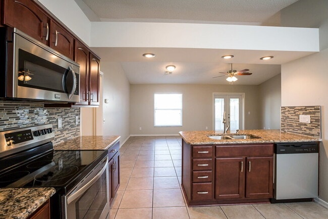 Building Photo - 80 Lake Daisy Blvd