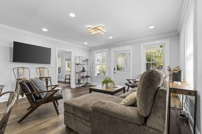 Building Photo - 822 Parkwood Ave