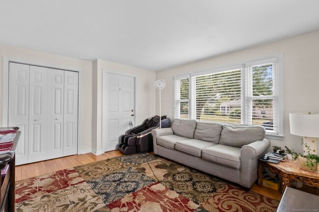 Foto del edificio - 214 Country Rd