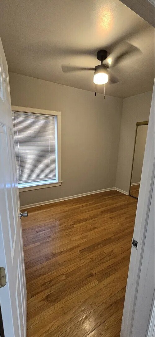 Foto del edificio - 2745 W Belmont Ave