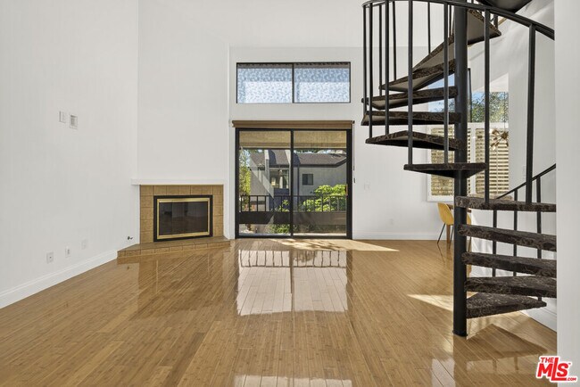 Foto del edificio - 8701 Falmouth Ave