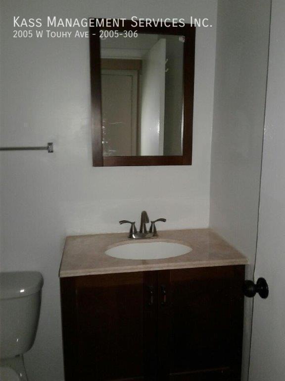 Building Photo - 2005 W Touhy Ave