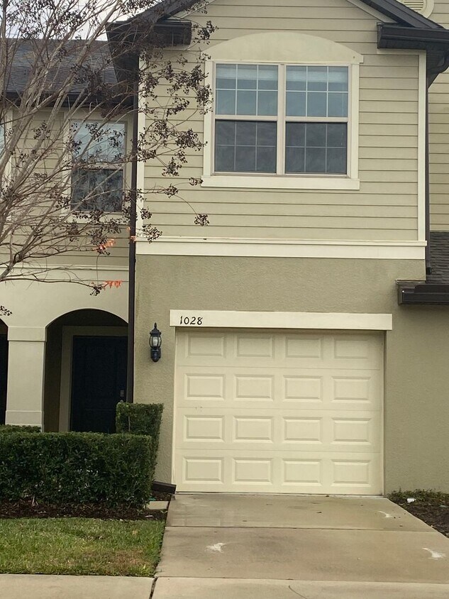 DESIREABLE 3/2.5 Townhouse in Crossing at ... - DESIREABLE 3/2.5 Townhouse in Crossing at ...