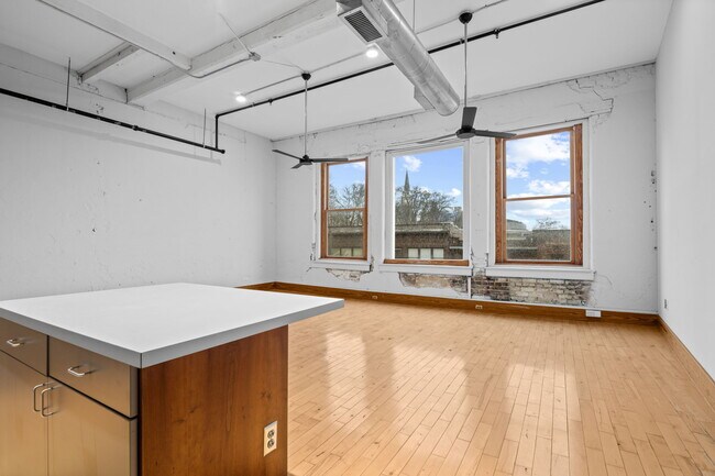 Foto del edificio - 100 S Gay St