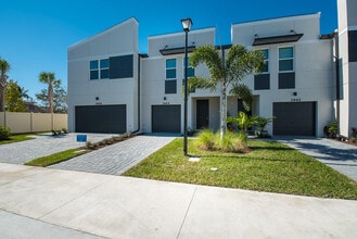 Building Photo - 3944 SE Caladium Ct