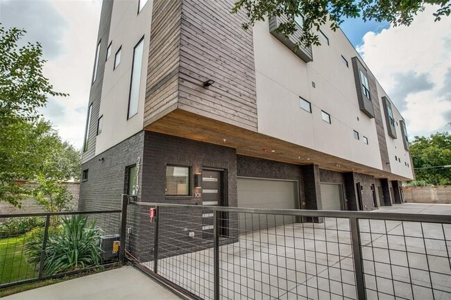 Building Photo - 2719 Reagan St