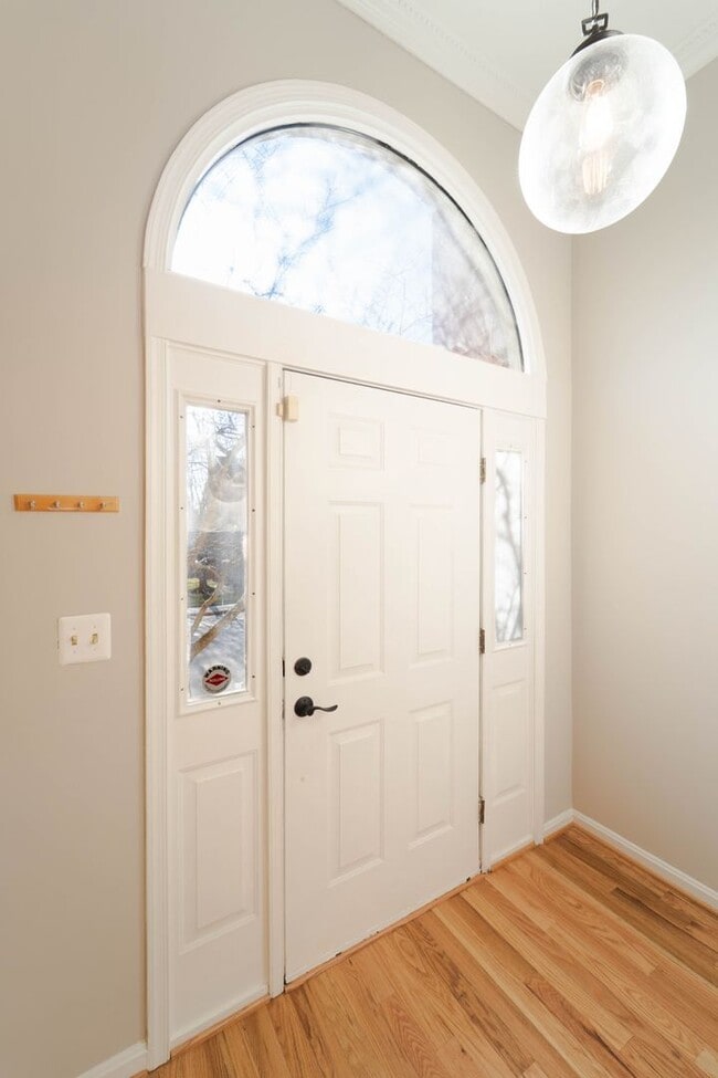 Building Photo - 1553 Templeton Pl