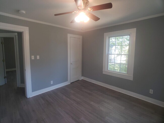 Building Photo - 605 Kingwood Dr