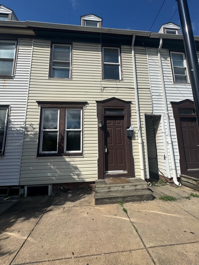 Building Photo - 138 S Penn St