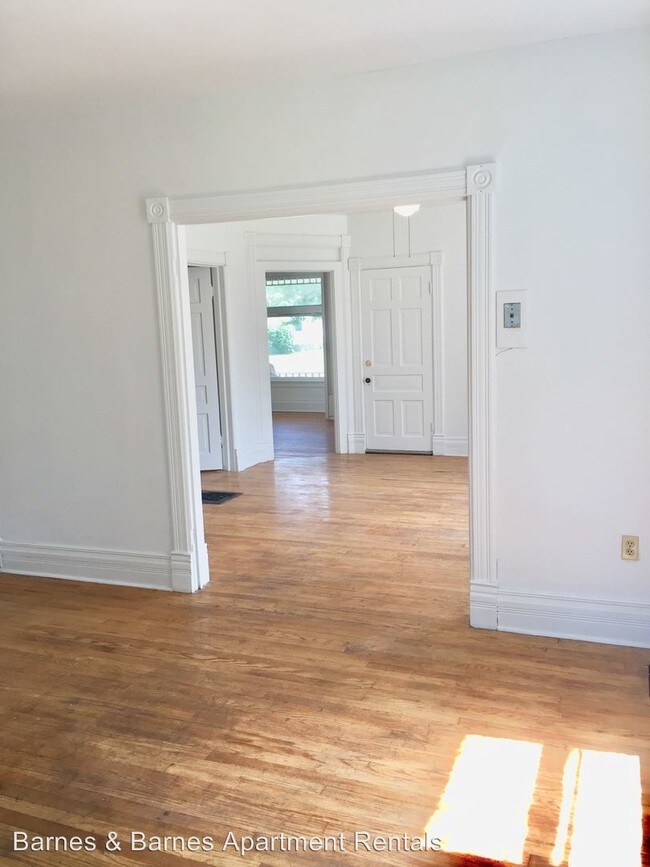 Building Photo - 303 N Hamilton St