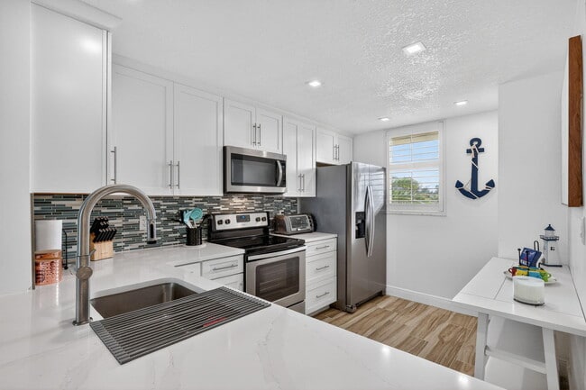 Foto del edificio - 9940 S Ocean Dr