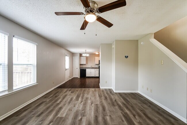 Foto del edificio - 144 Winterwood Dr