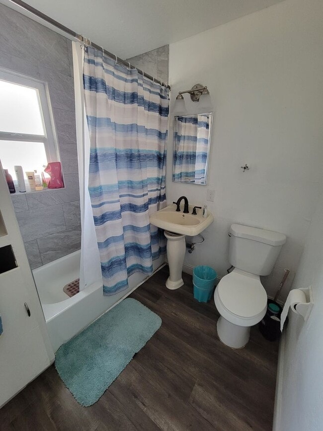 Foto del edificio - 4117-4119 E. White Ave