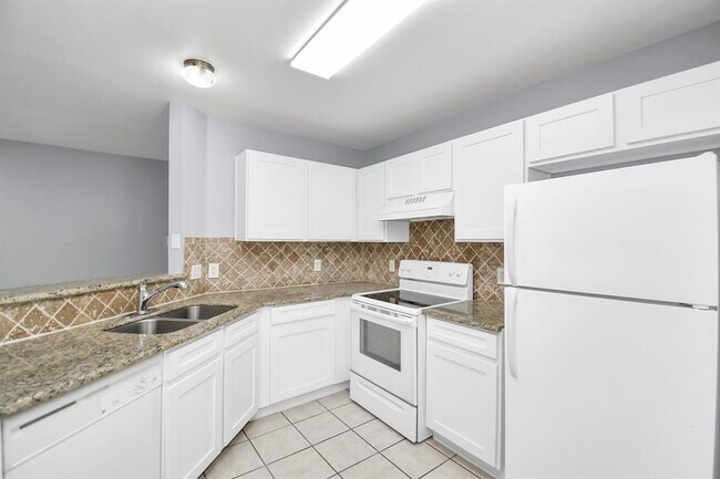 Building Photo - 10405 Shadow Oaks Dr