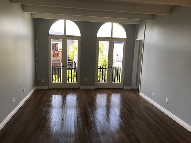 Living Area - 837 Island Ct