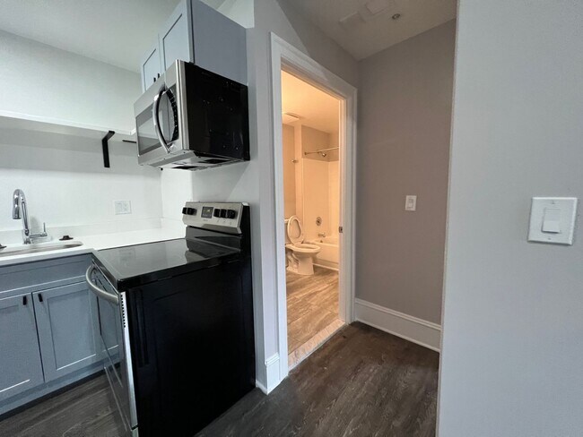 Interior Photo - 306 W Franklin