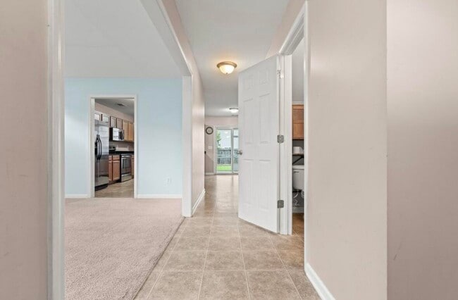 Building Photo - 1825 Polaris Dr