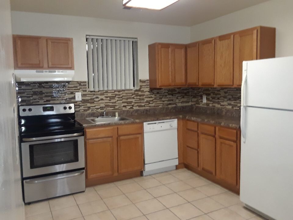 Kitchen - 3924 Rolling Rd