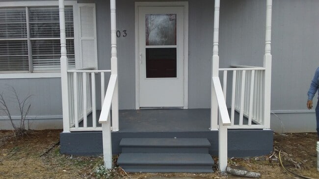 Building Photo - 203 W Eagle St
