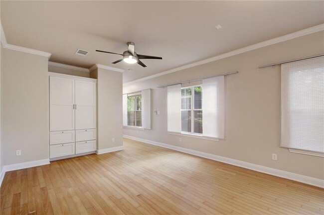 Building Photo - 1811 W 37th St