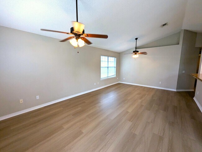 Foto del edificio - 9451 Pine Lily Ct