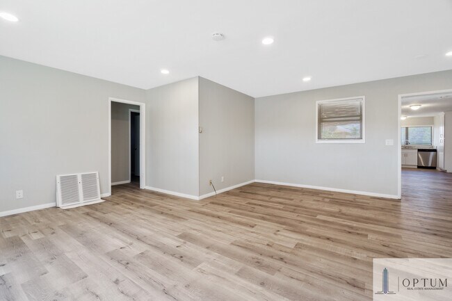 Foto del edificio - 1767 S Camrose St