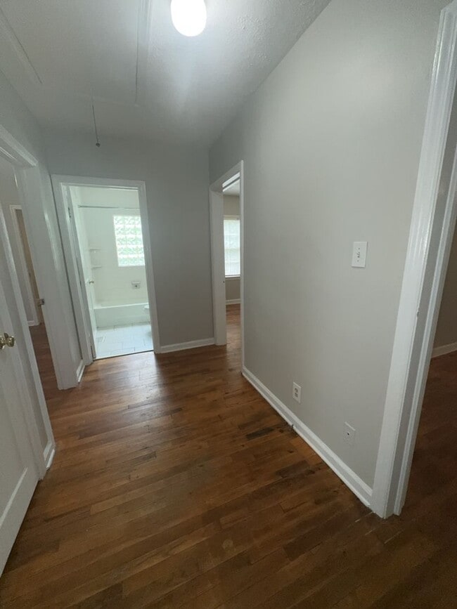 Building Photo - 3111 Avon Dr