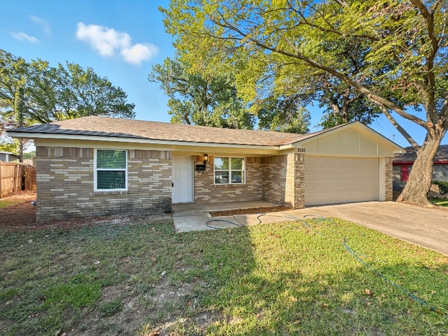 Building Photo - 2120 Vickie Dr
