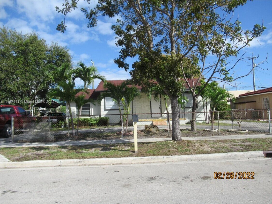 Foto principal - 741 E 8th St