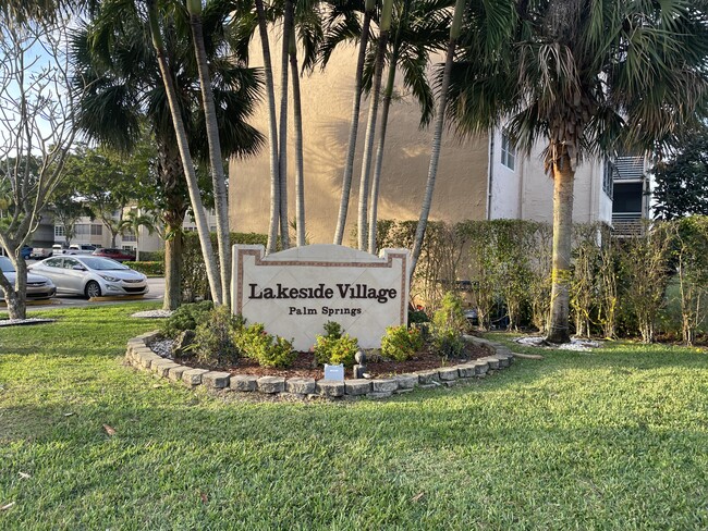 Building Photo - 719 Lori Dr