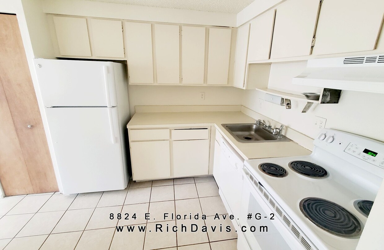 Great location off Leetsdale/Parker and Florida with lots of amenities such as pool, hot tub, clu... - Great location off Leetsdale/Parker and Florida with lots of amenities such as pool, hot tub, clu...