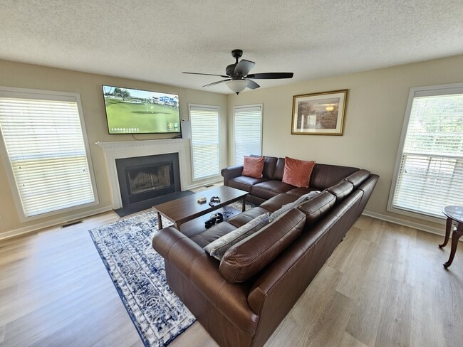 Building Photo - 207 Hope Creek Dr