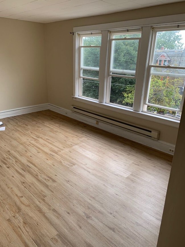 Building Photo - Apartment 3 - 3rd Floor Studio