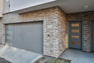 Building Photo - 1023 W 5th St