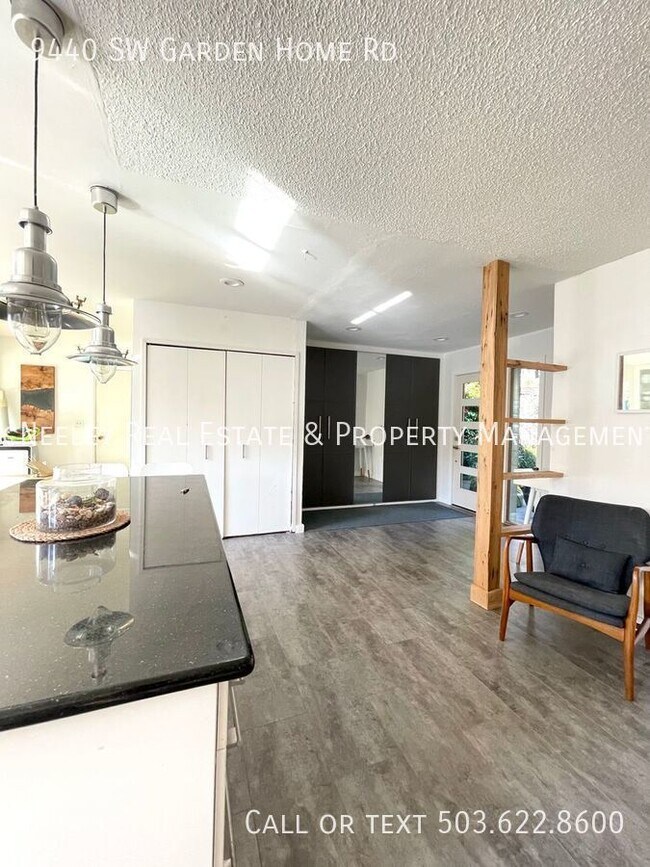 Building Photo - Beautifully Updated Modern Garden Home 4 BR